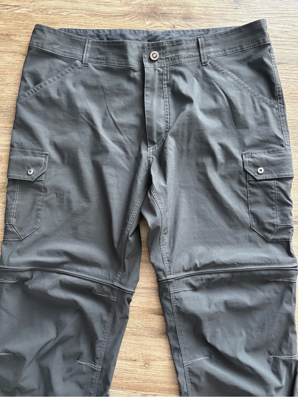 KUHL 38x32 men’s renegade convertible STEALTH pants. Great cond!